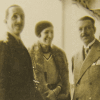 Fotografia do Rei da Espanha, Alfonso XIII, com o presidente eleito J&uacute;lio Prestes e sua esposa, Alice Prestes, a bordo do navio Arlanza. 1930. APESP. 101.SG1.1.15.11
